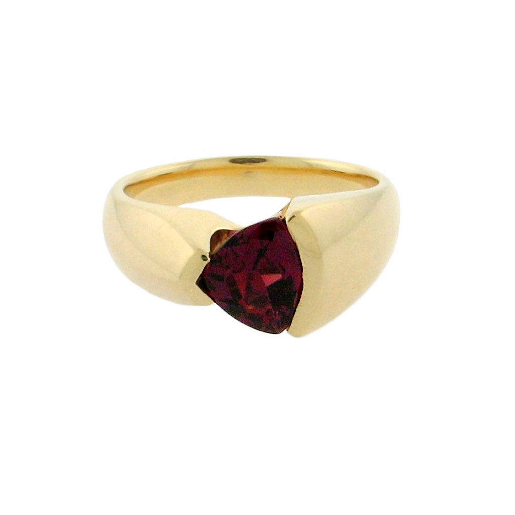 1.67 ct red spinel   14 k yellow gold ring